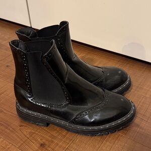 Black Women's Brogue Detail Chelsea Ankle Boots